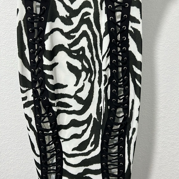 Dress - Picture 4 of 9